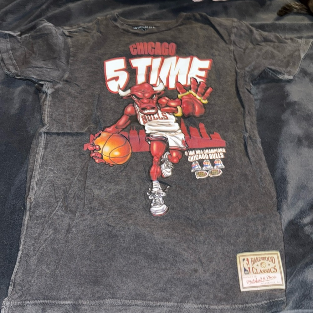 BULLS TSHIRT